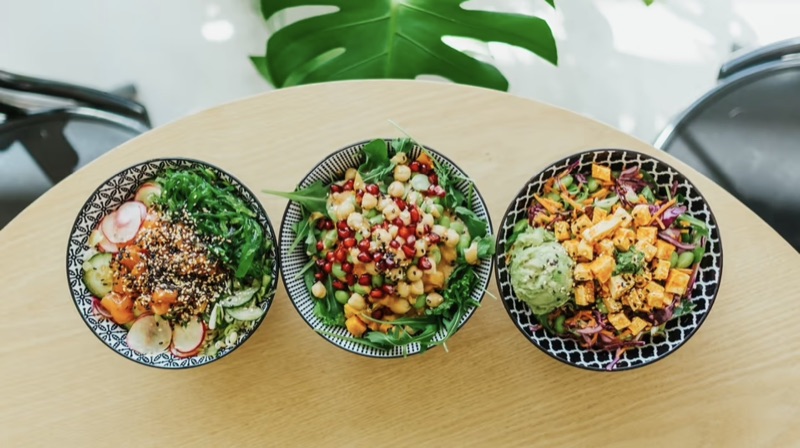 Zdravé misky — čerstvé šaláty a superpotraviny